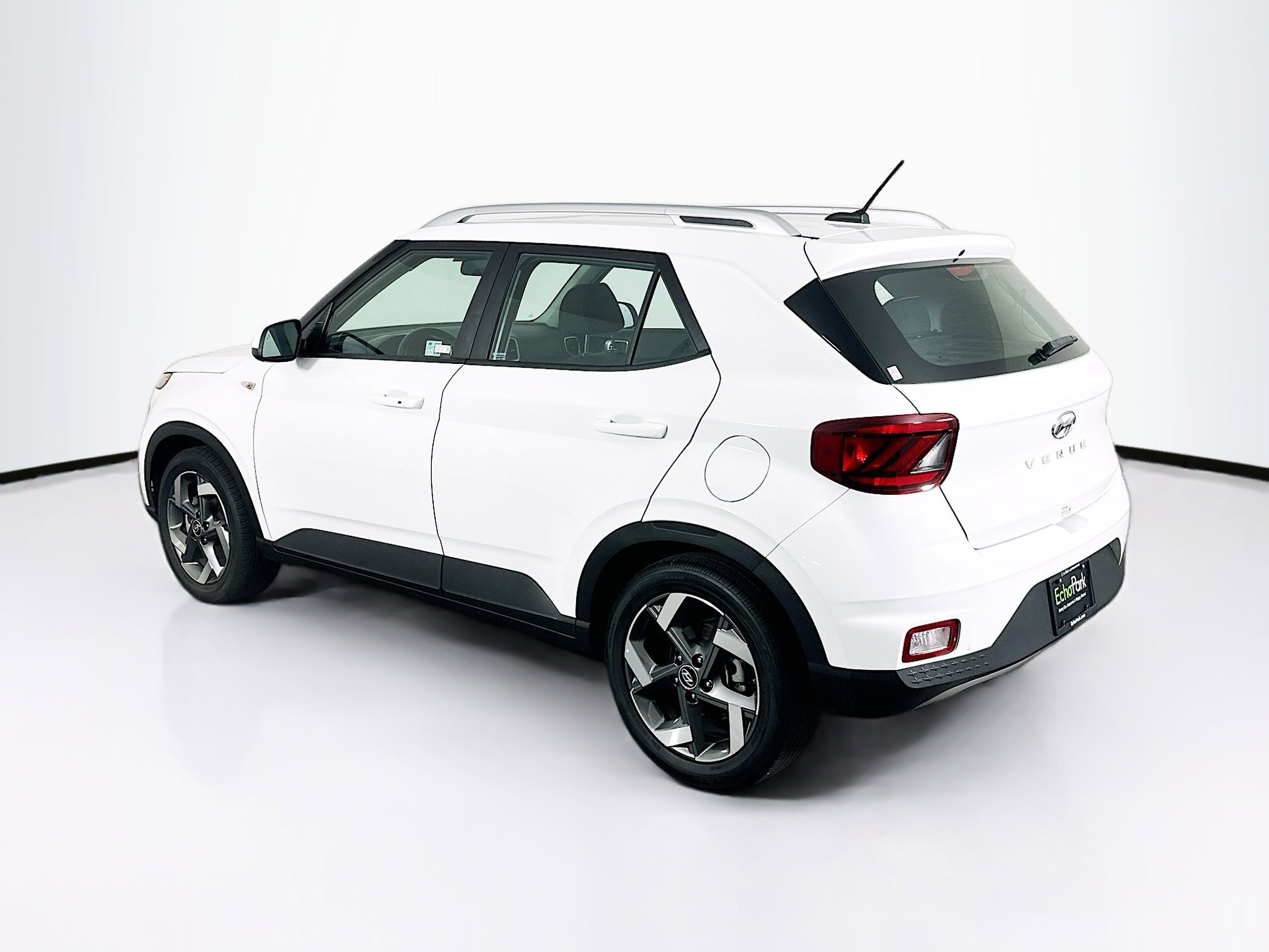 Used 2025 Hyundai Venue SEL FWD image 5