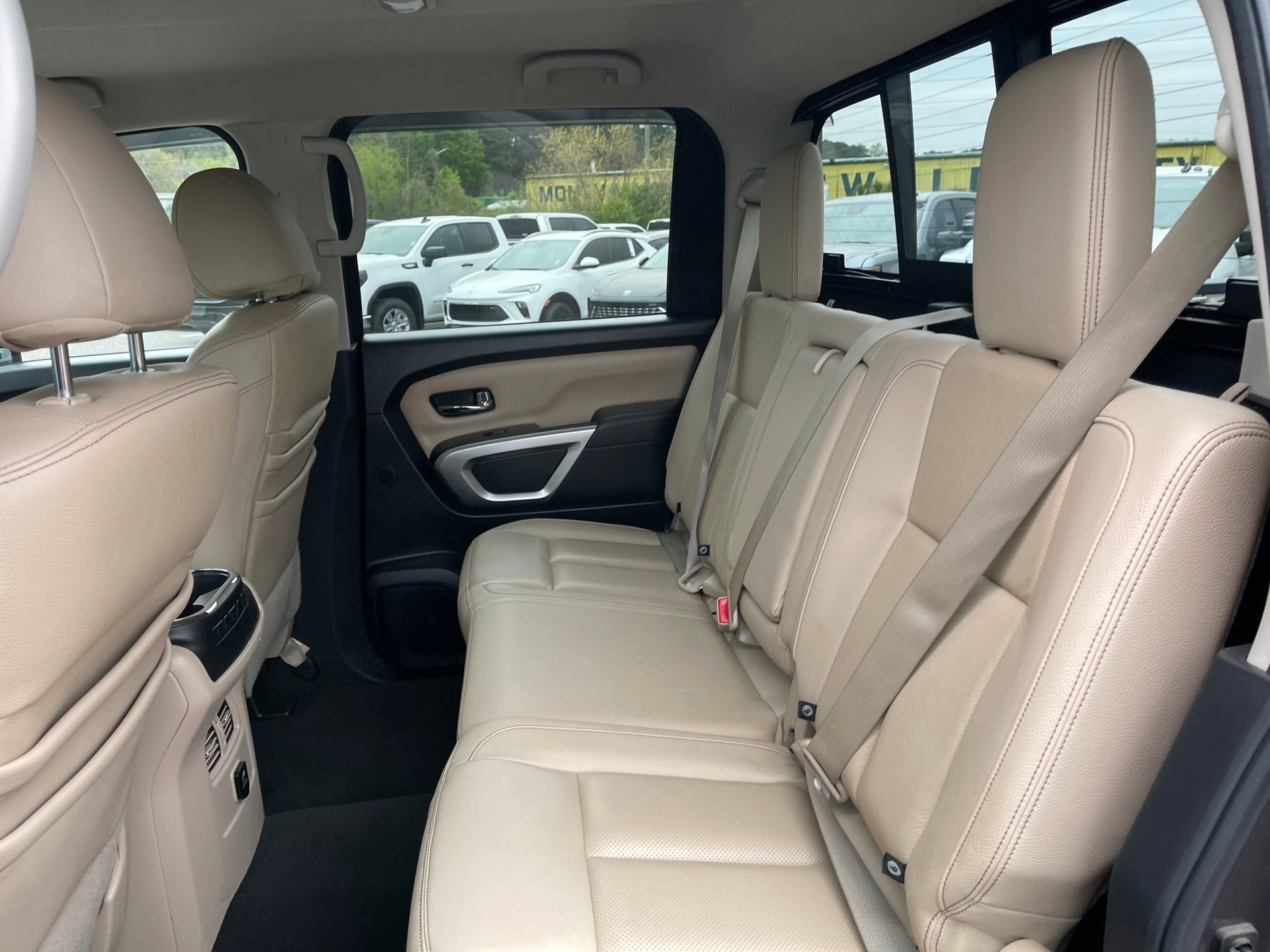Used 2016 Nissan Titan SL image 22