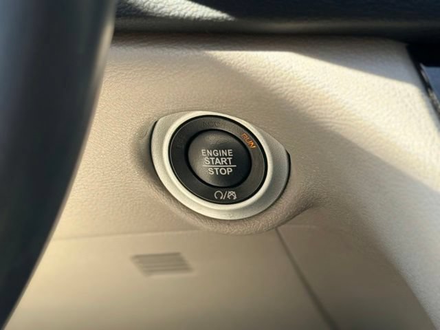 Used 2022 Chrysler Voyager LX FWD image 12