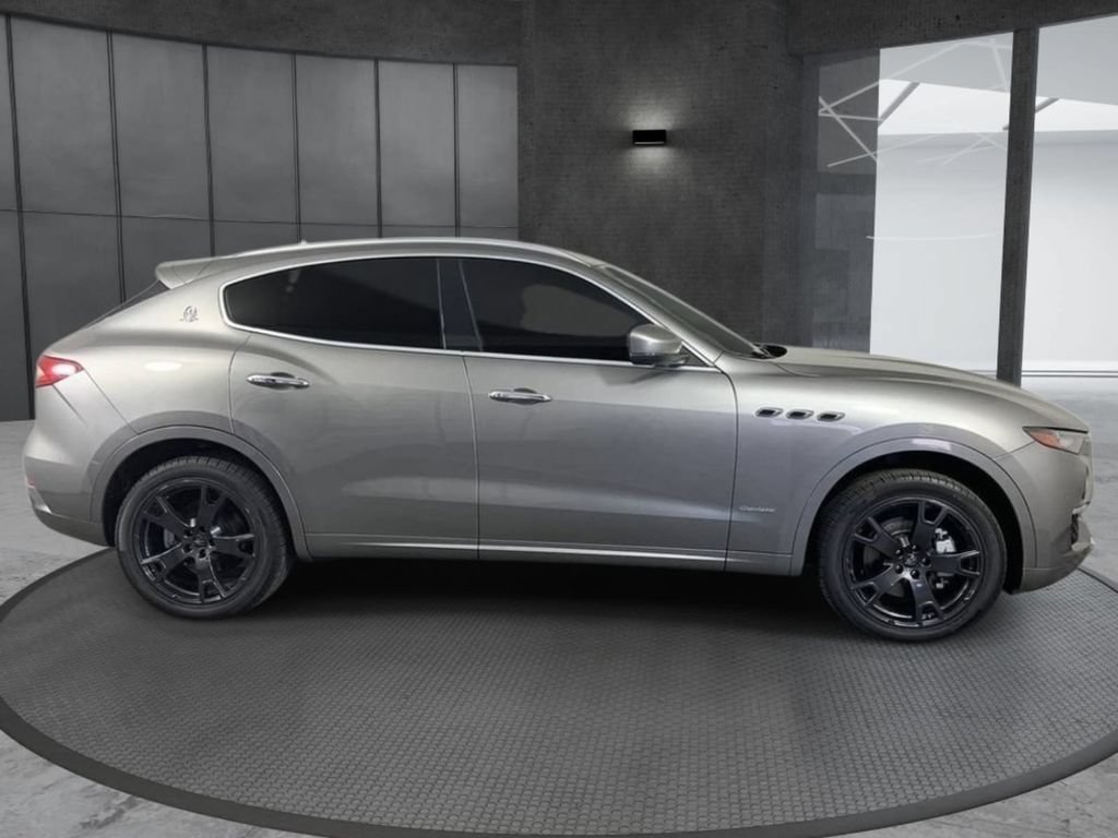 Used 2019 Maserati Levante GranLusso AWD/4WD image 3