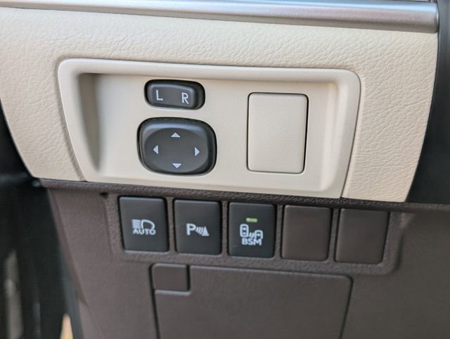 Used 2017 Lexus ES 350 w/ Premium Package image 38