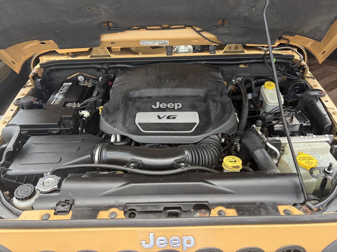 Used 2014 Jeep Wrangler Unlimited Rubicon w/ Dual Top Group AWD/4WD image 21