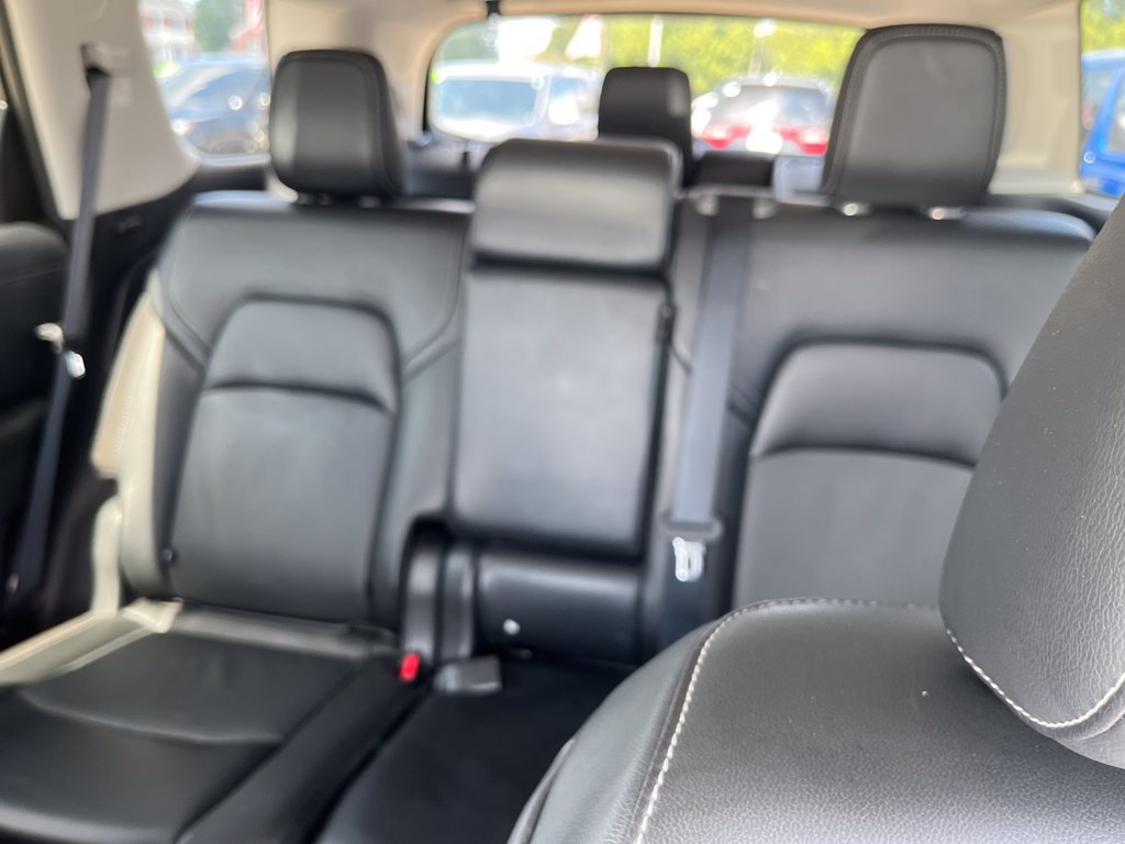 Used 2023 Nissan Pathfinder SL AWD/4WD image 13