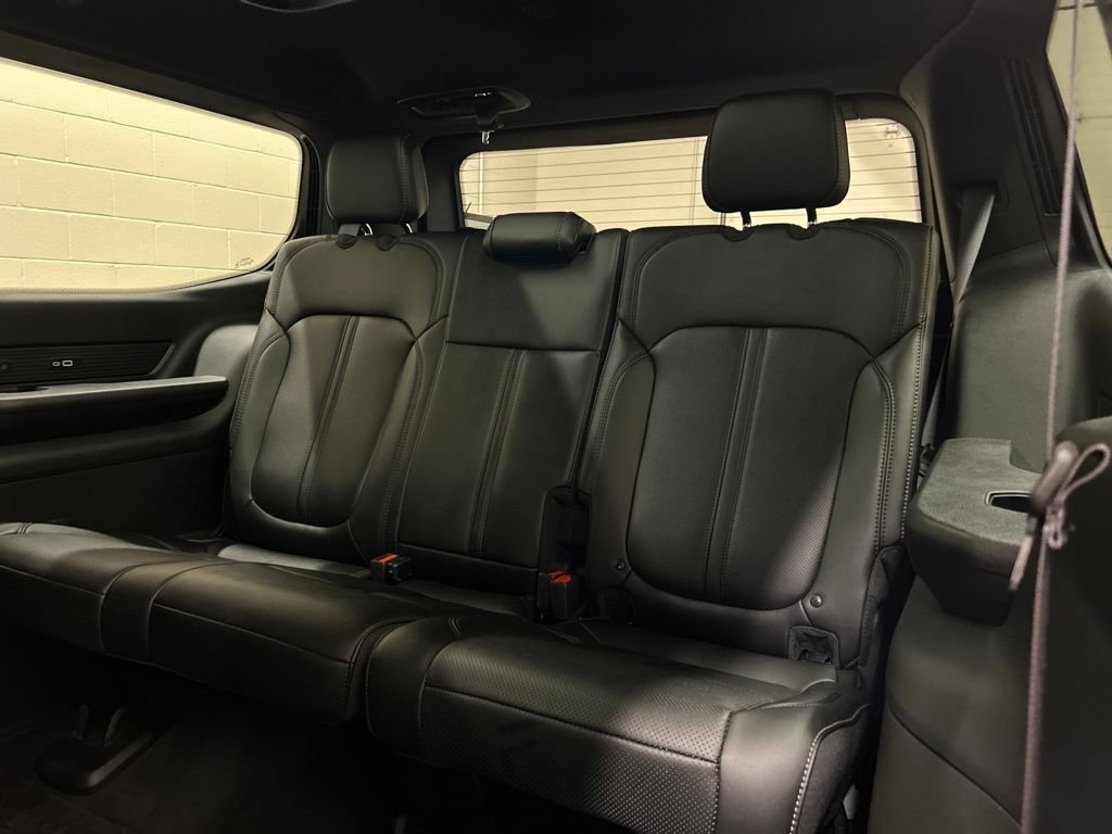 Used 2025 Jeep Wagoneer Series III w/ Premium Group I AWD/4WD image 9
