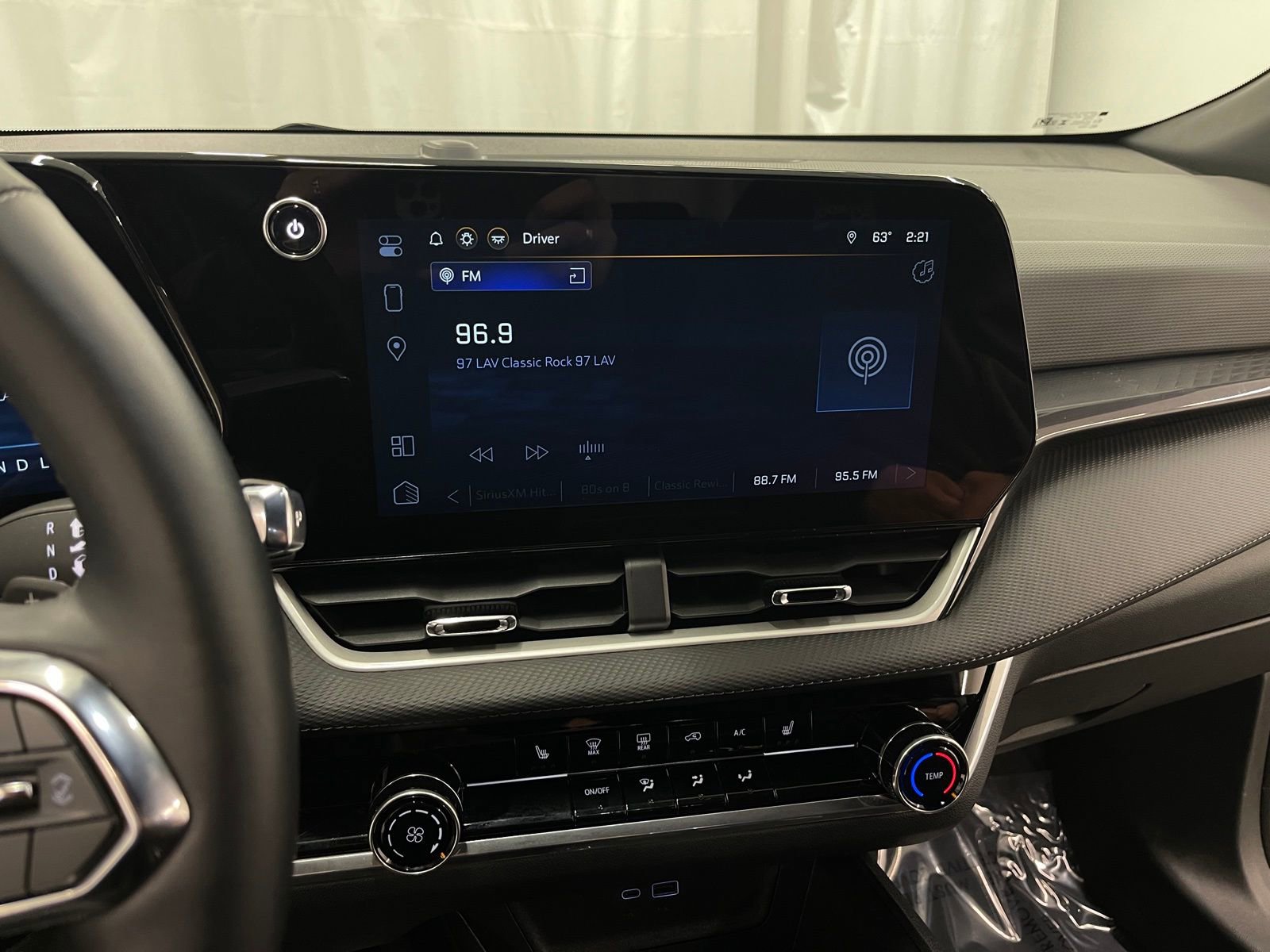 Used 2025 Chevrolet Equinox LT image 15