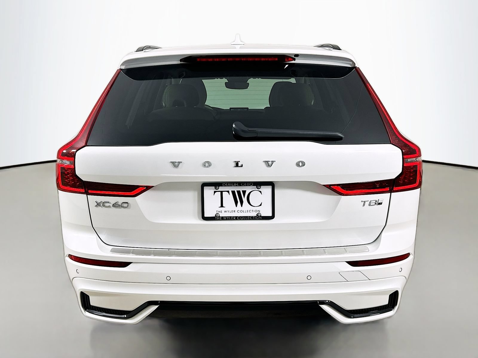 New 2026 Volvo XC60 T8 Ultra w/ Protection Package Premier AWD/4WD image 6