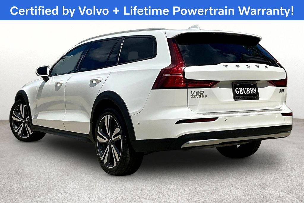 Used 2025 Volvo V60 B5 Cross Country Plus image 16