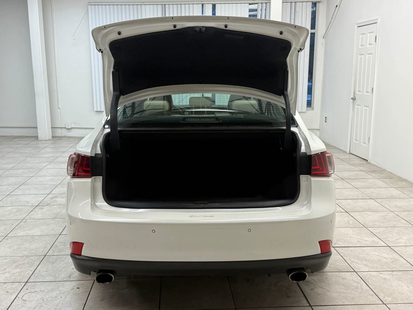 Used 2014 Lexus IS 350 w/ Navigation Package RWD image 18