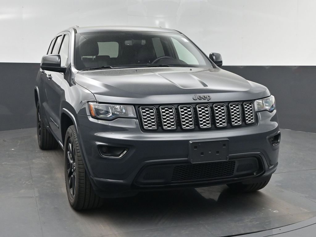 Used 2018 Jeep Grand Cherokee Altitude AWD/4WD image 21