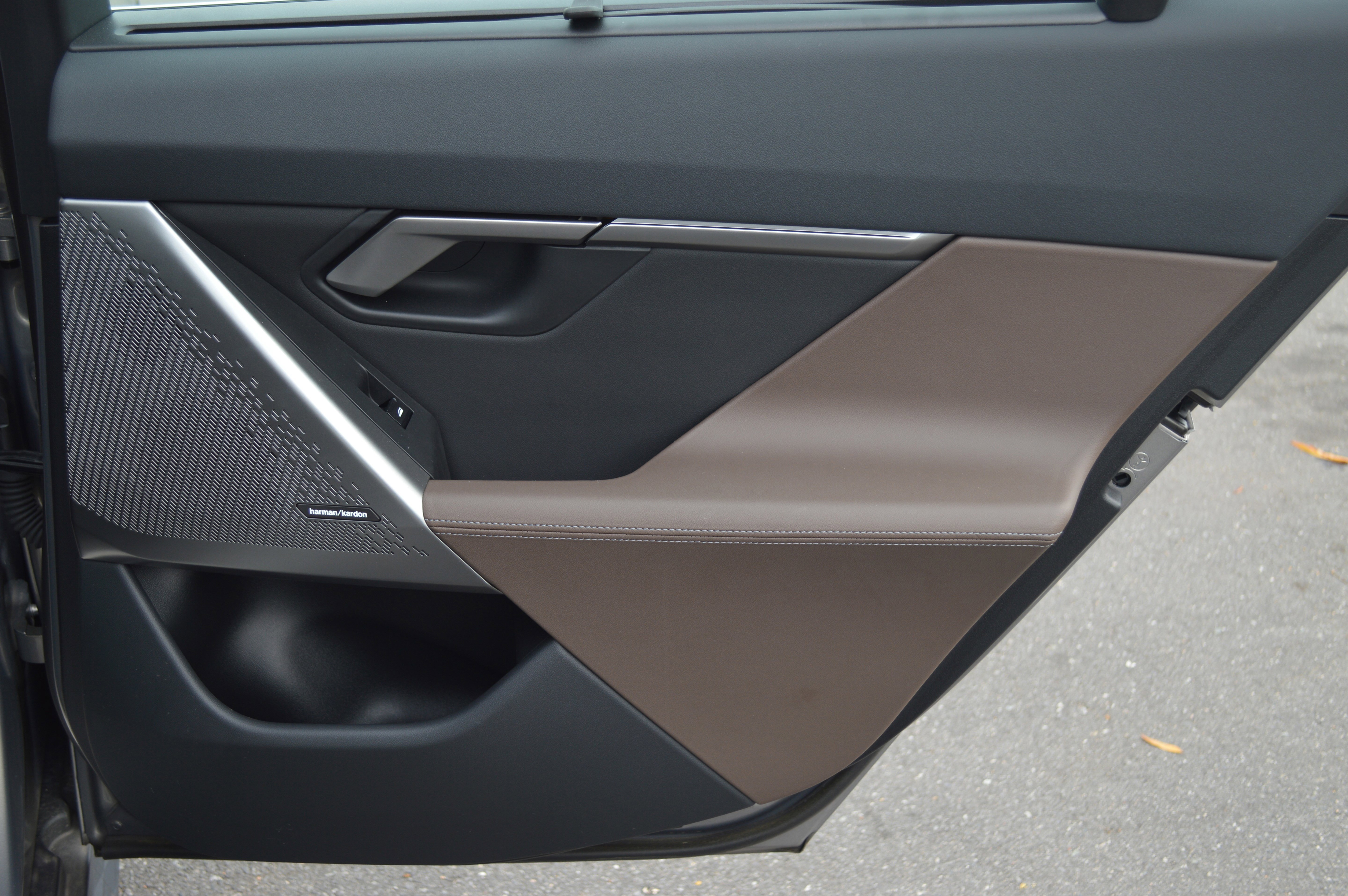 Used 2025 BMW 530i xDrive w/ Premium Package image 32