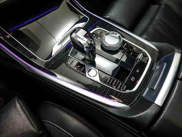 Used 2020 BMW X7 M50i AWD/4WD image 23