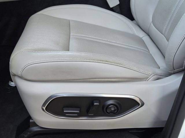 Certified 2024 Jeep Wagoneer L Series III w/ Flexible Seating Group AWD/4WD image 24