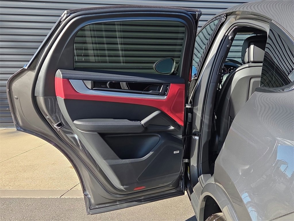 New 2026 Porsche Cayenne Coupe image 17