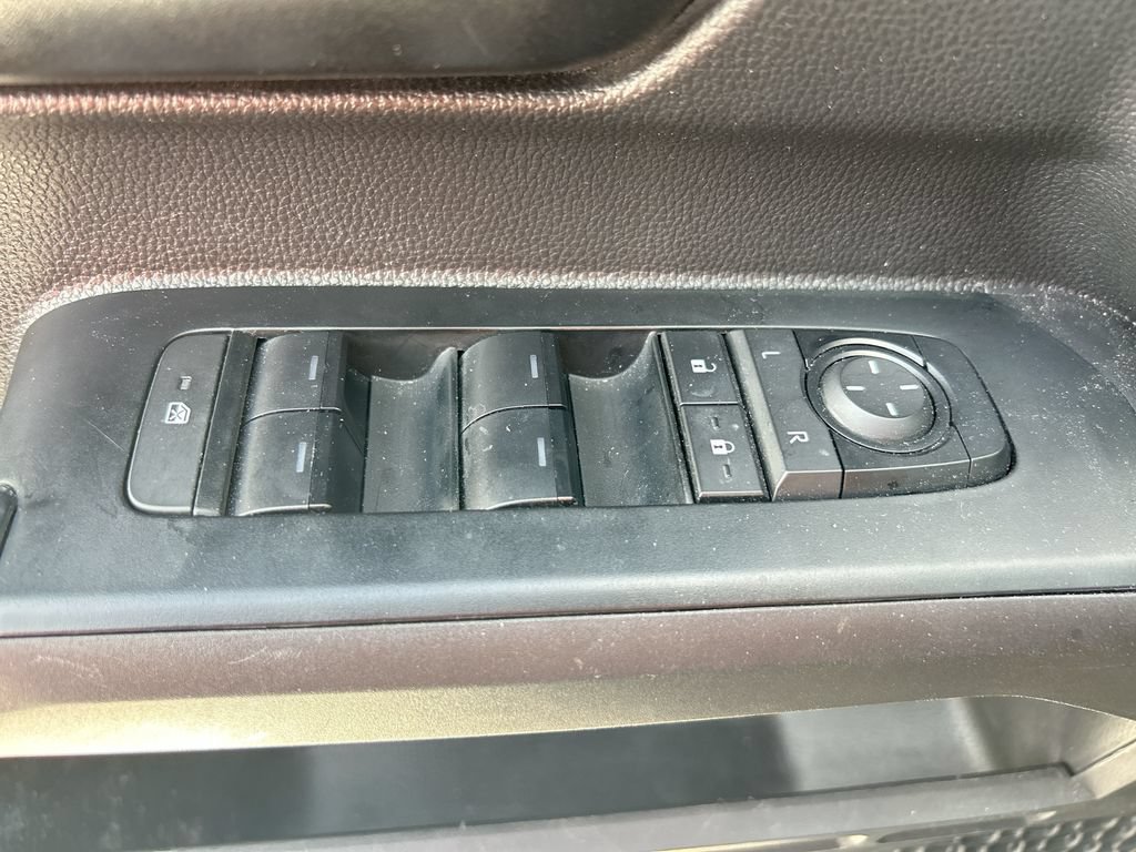 Used 2025 Toyota Tacoma SR w/ SR Upgrade Package RWD image 13