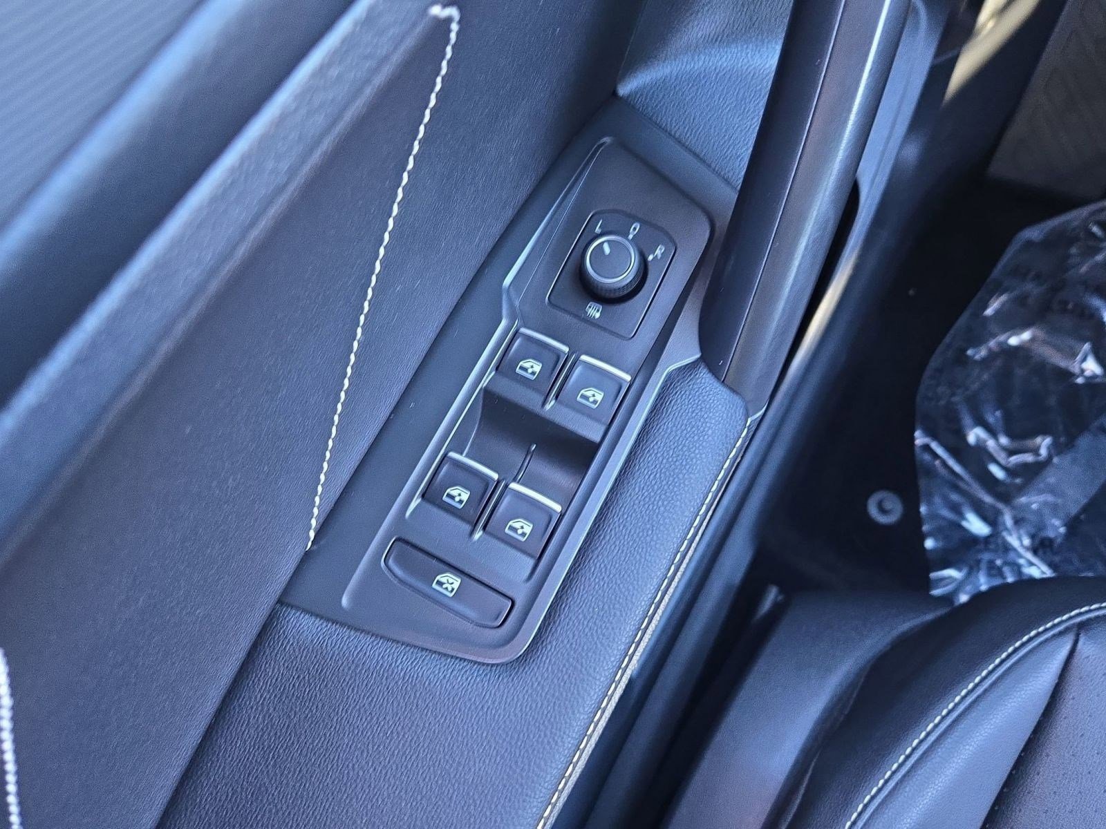 Used 2022 Volkswagen Tiguan SE image 10