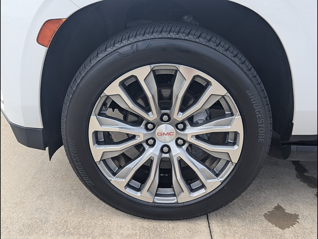 Used 2021 GMC Yukon Denali w/ Denali Premium Package AWD/4WD image 14