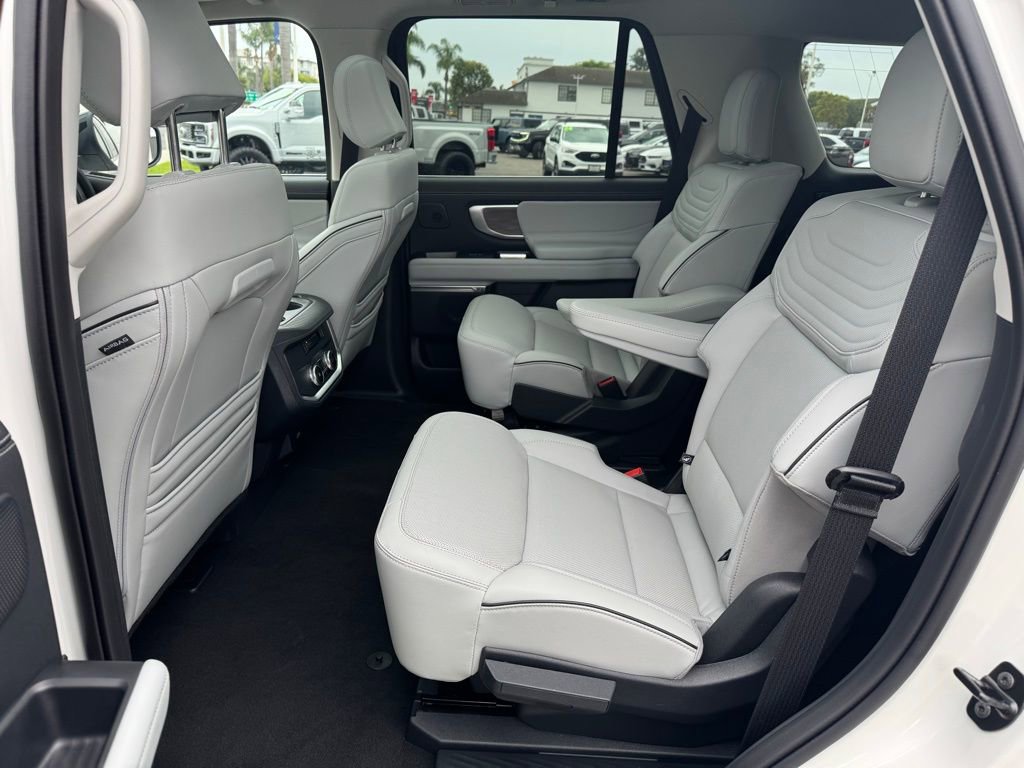 Used 2025 Ford Expedition Platinum w/ Platinum Ultimate Package AWD/4WD image 16