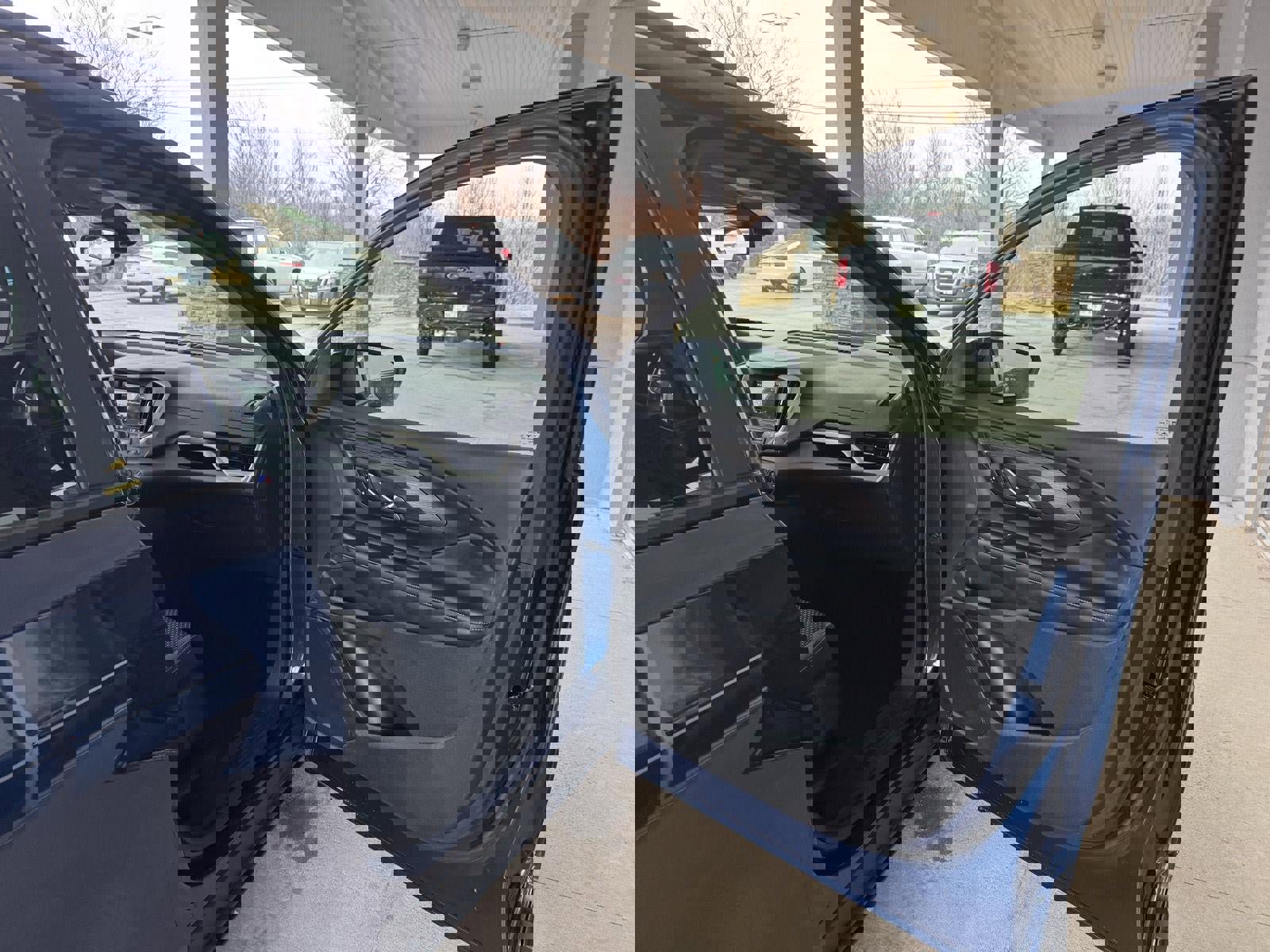 Used 2023 GMC Terrain SLE w/ Driver Convenience Package image 28