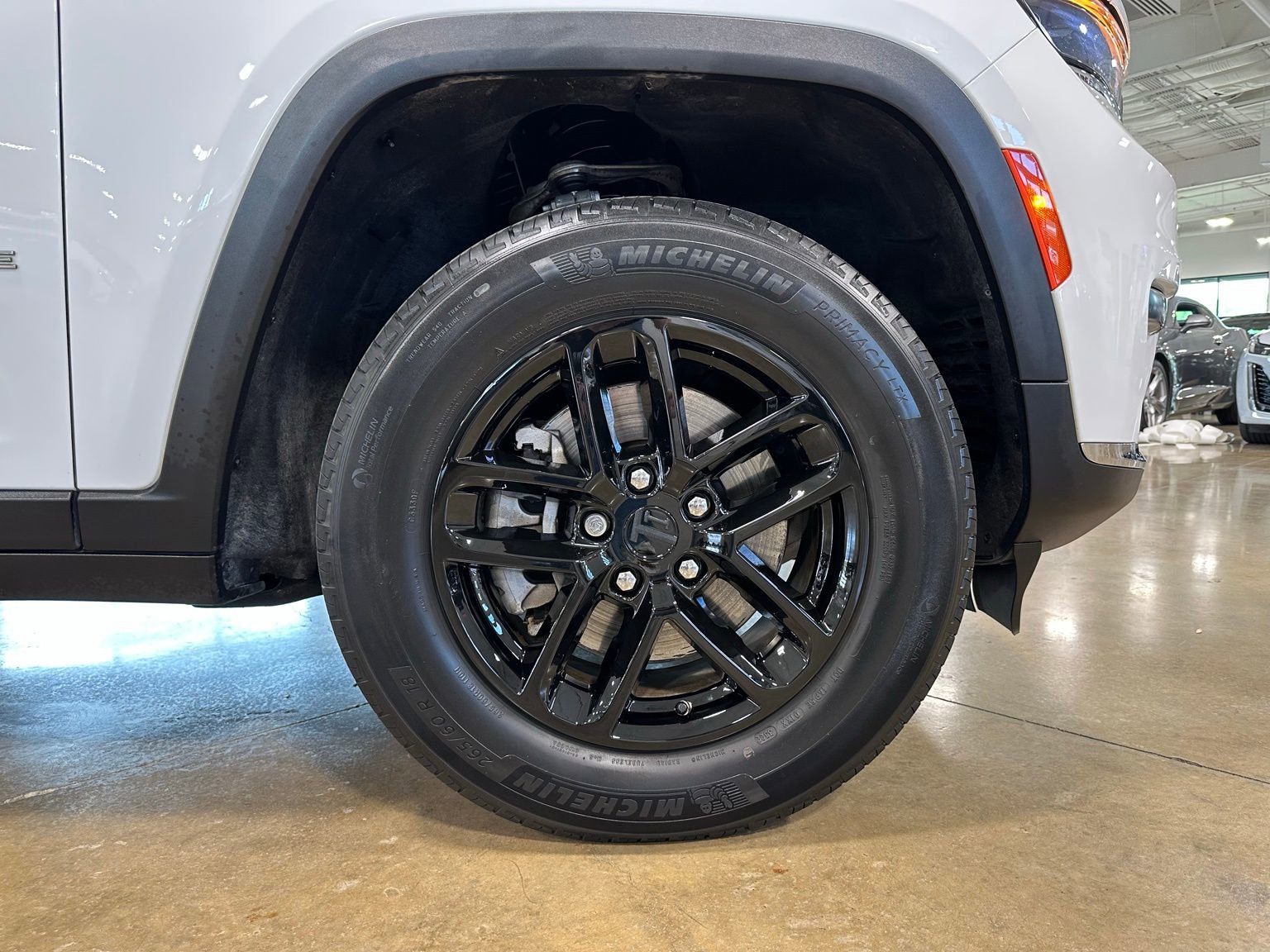 Used 2023 Jeep Grand Cherokee L Laredo AWD/4WD image 9