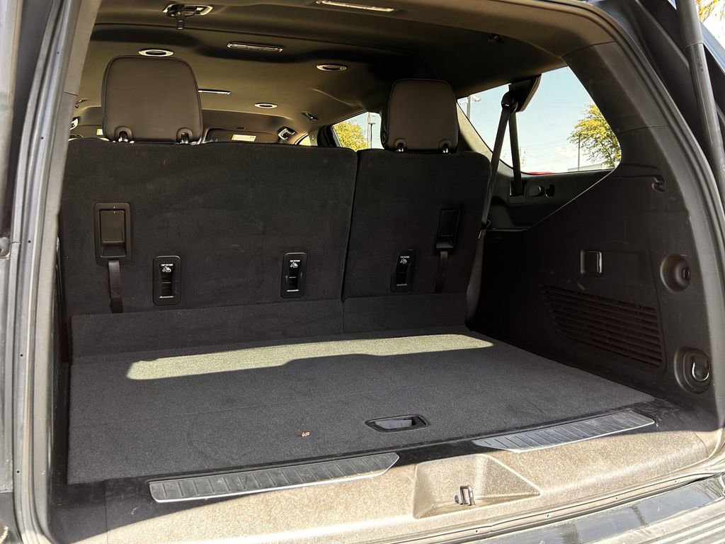 Used 2024 Chevrolet Suburban RST image 33