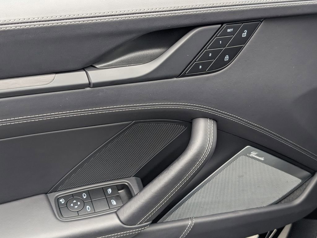 Used 2024 Porsche 911 image 20