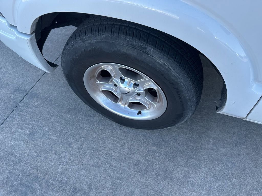 Used 2003 GMC Sonoma SL image 30