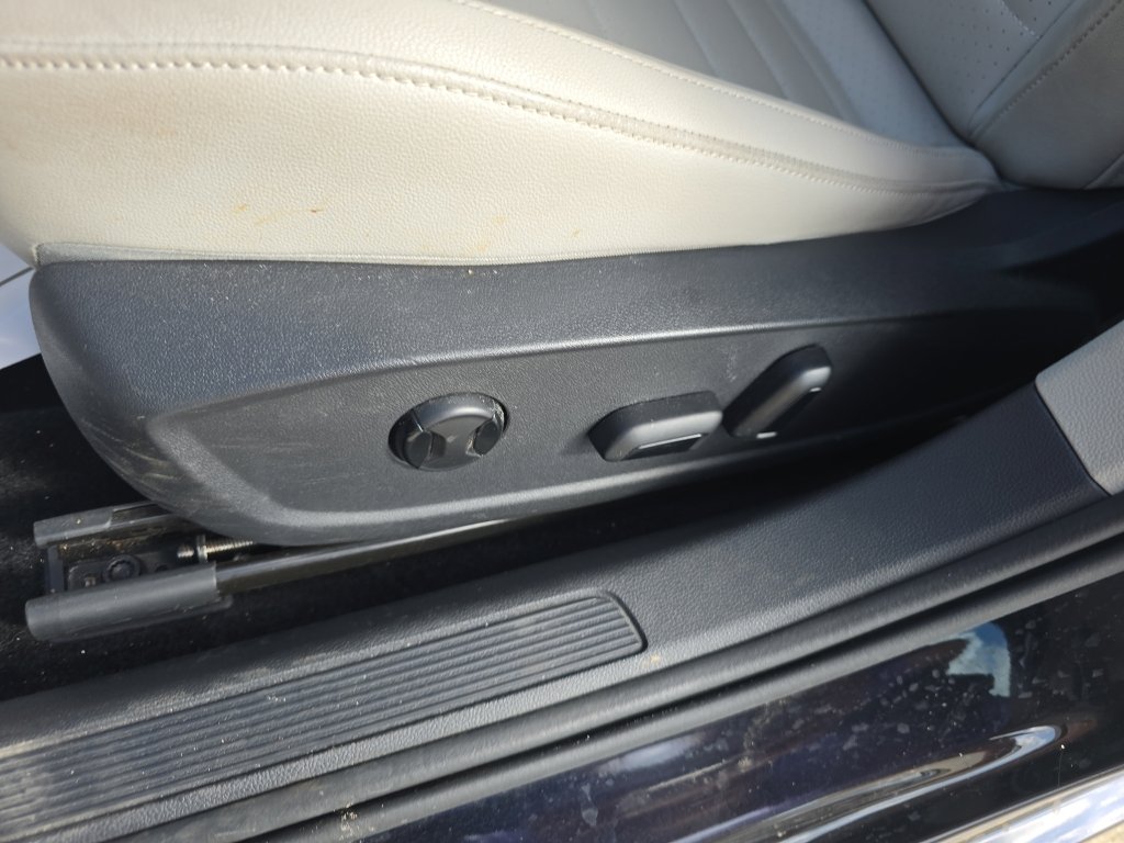 Used 2023 Volkswagen Jetta SE w/ Panoramic Sunroof Package image 19