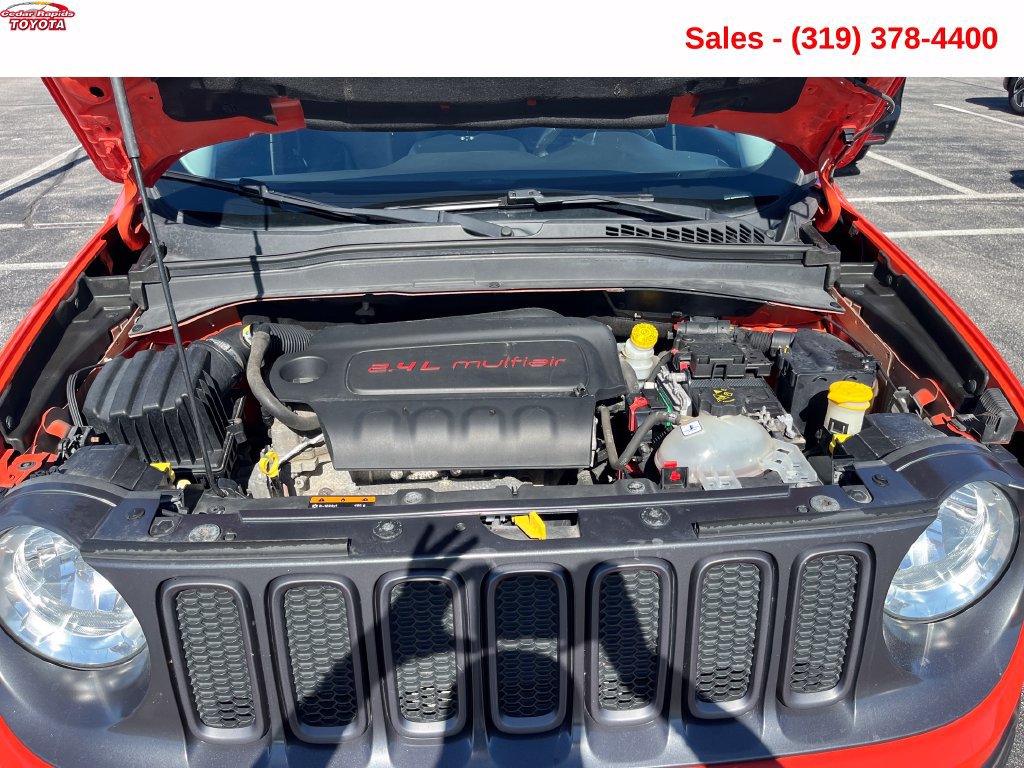 Used 2016 Jeep Renegade Trailhawk w/ Premium Trailhawk Package AWD/4WD image 24