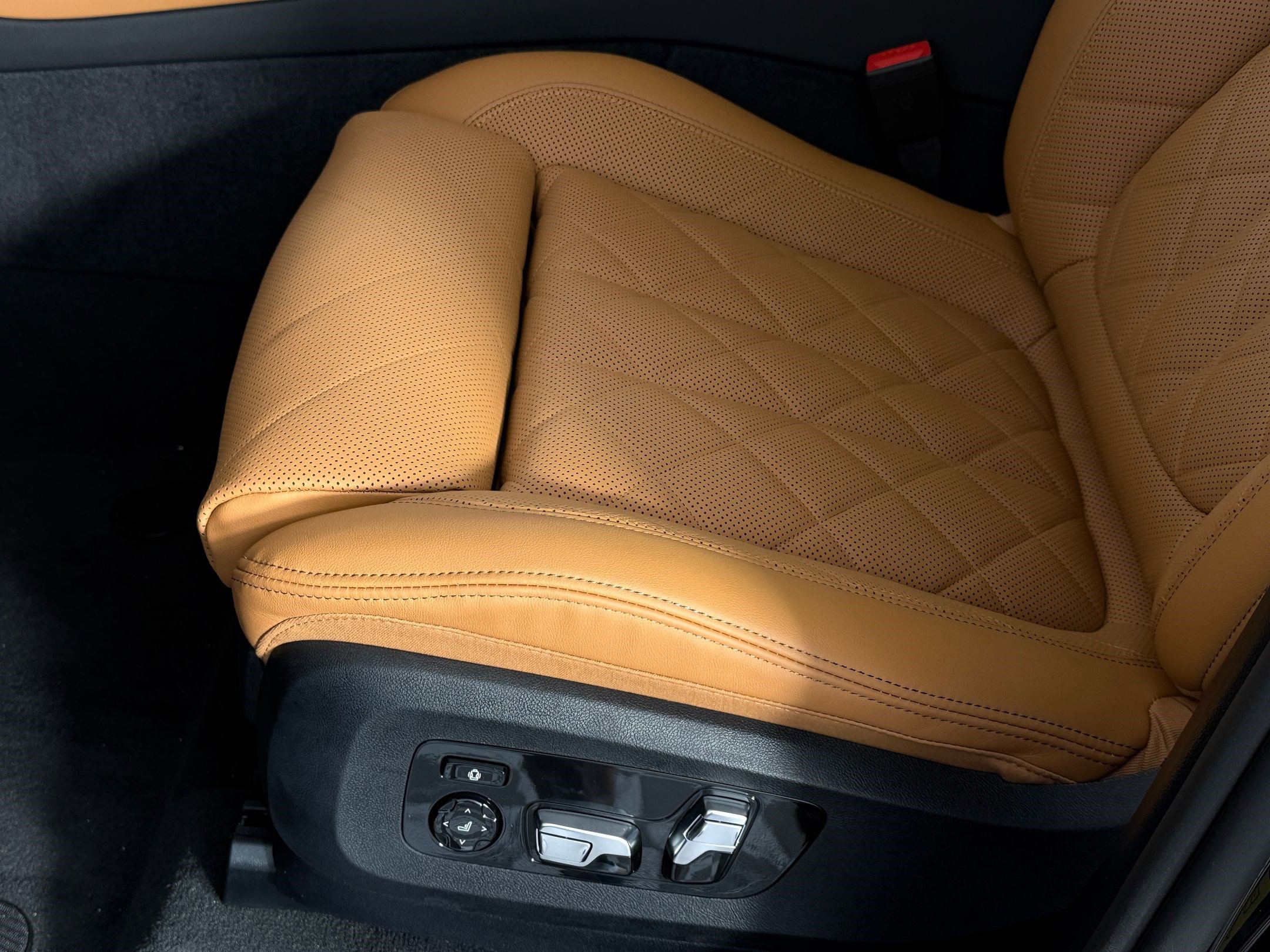 New 2026 BMW X5 xDrive50e w/ Executive Package image 13