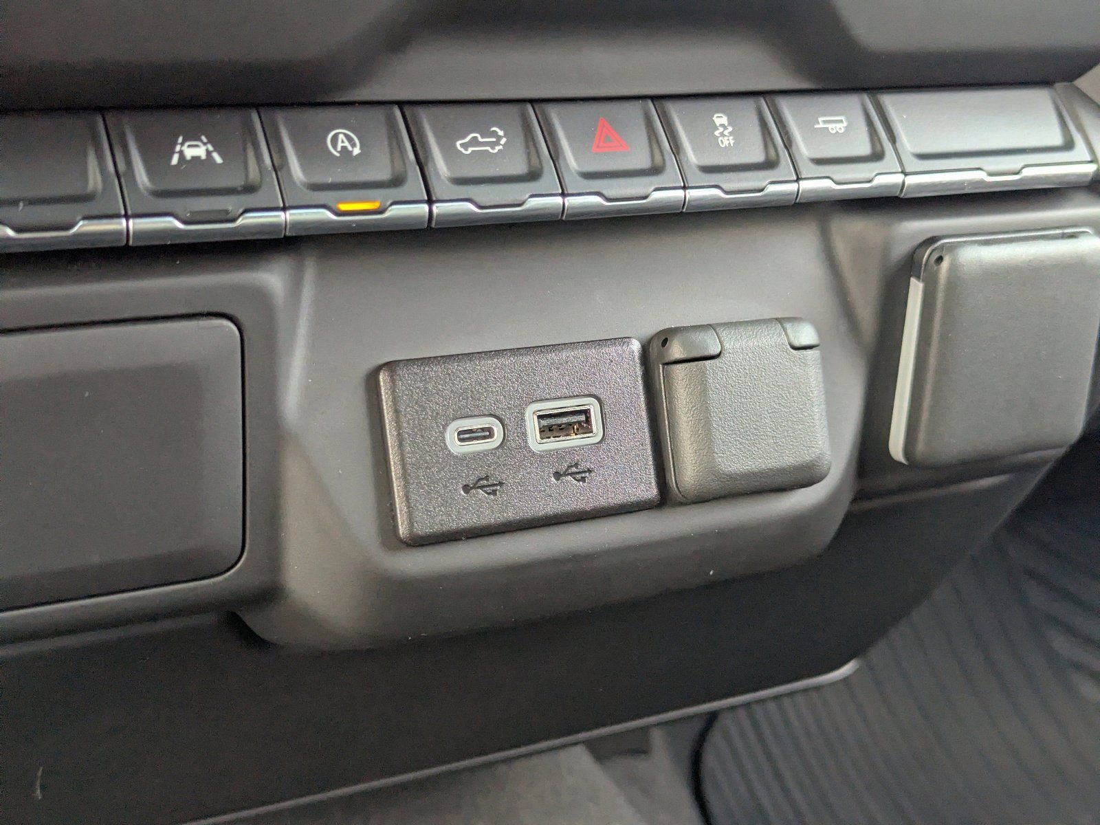 Used 2025 Chevrolet Silverado 1500 Custom image 30