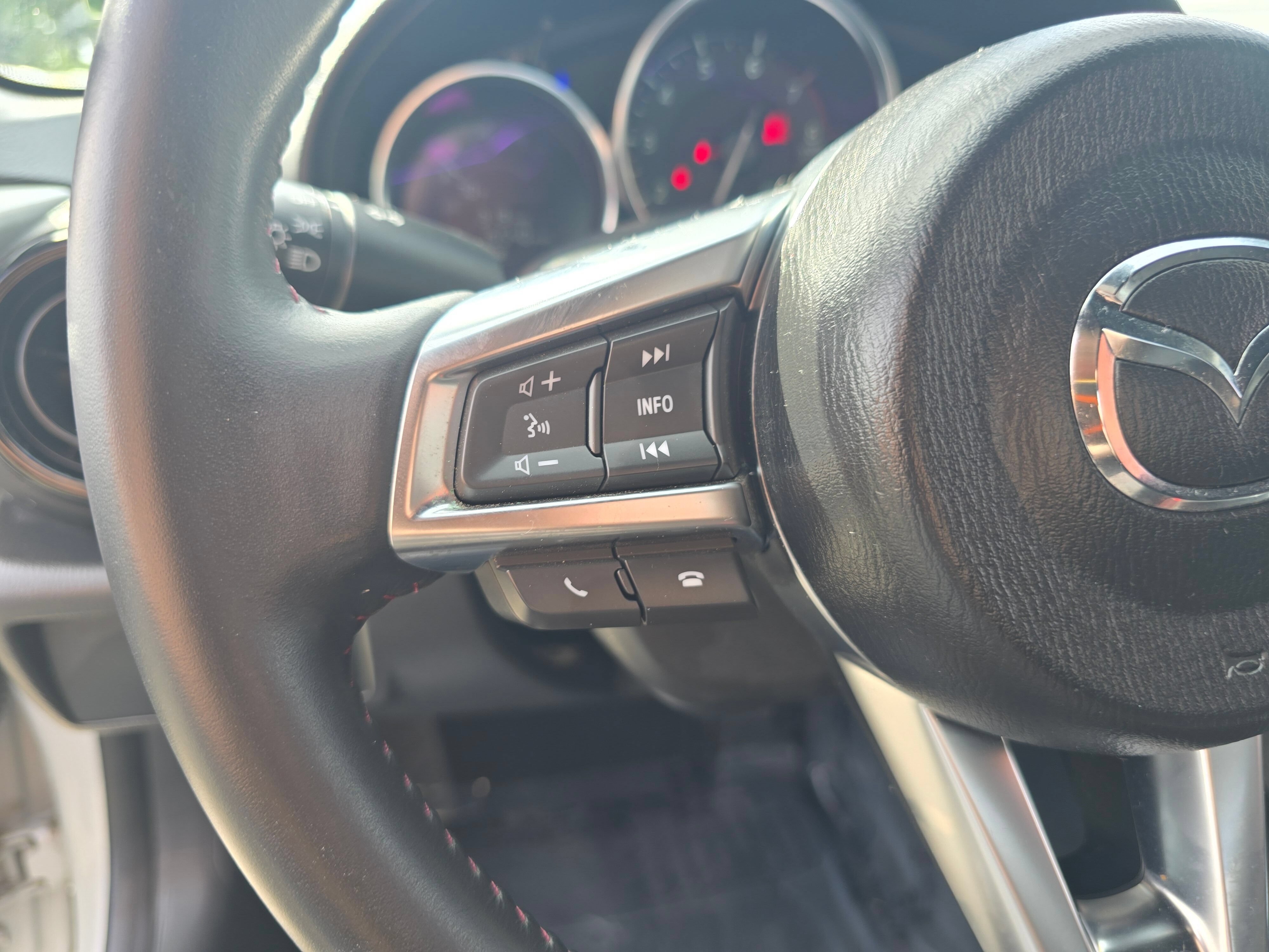 Used 2016 MAZDA MX-5 Miata Club RWD image 22