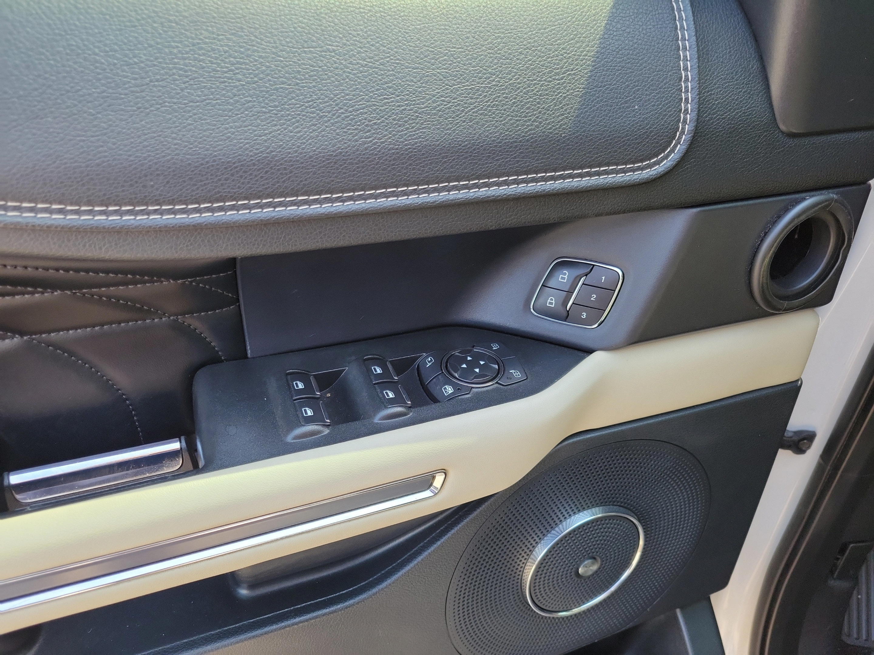 Used 2019 Ford Expedition Platinum RWD image 15