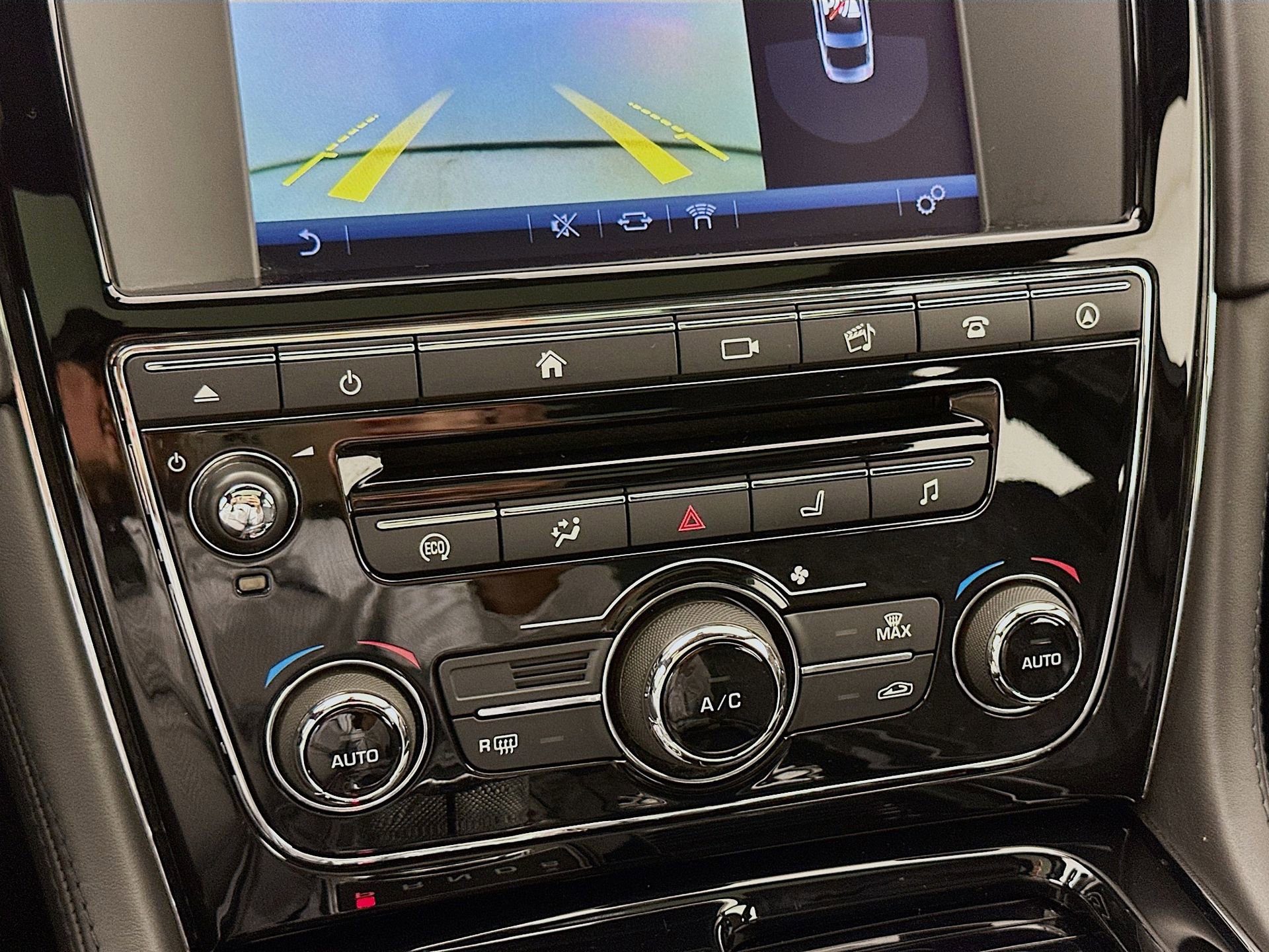 Used 2016 Jaguar XJ L Supercharged image 16