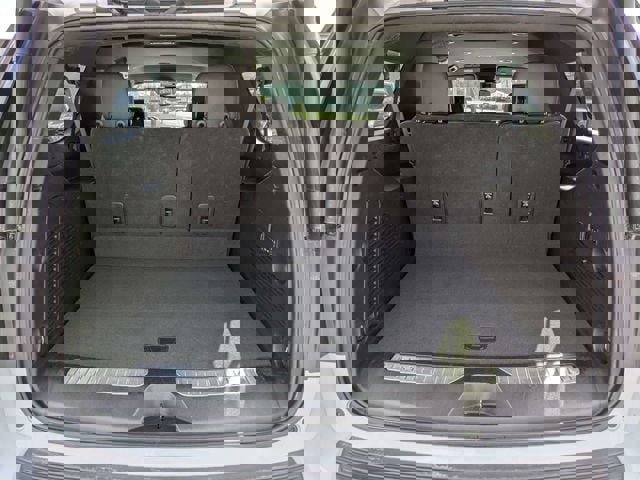 Used 2023 Chevrolet Suburban Premier RWD image 14