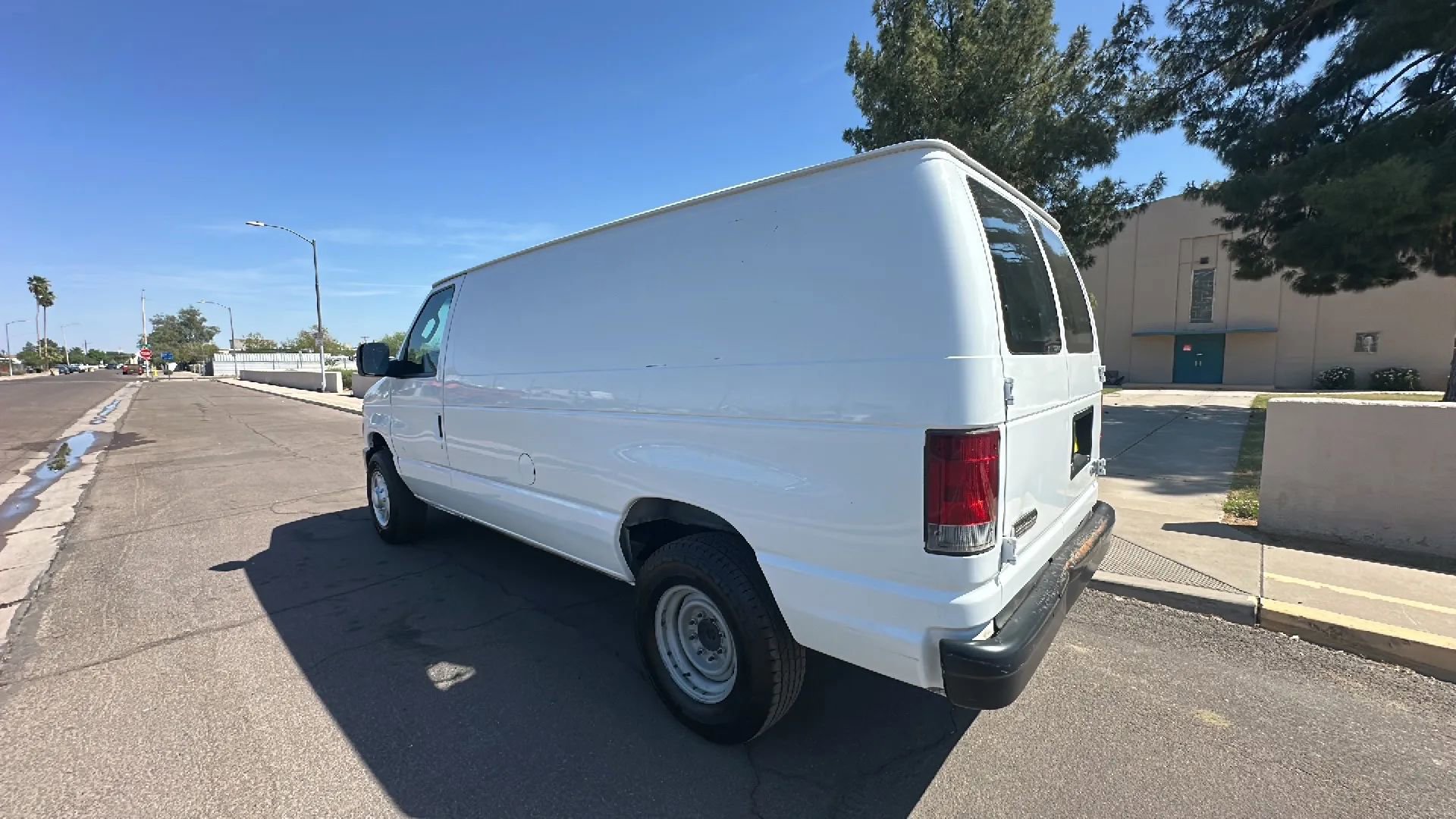 Used 2008 Ford E-250 and Econoline 250 RWD image 2