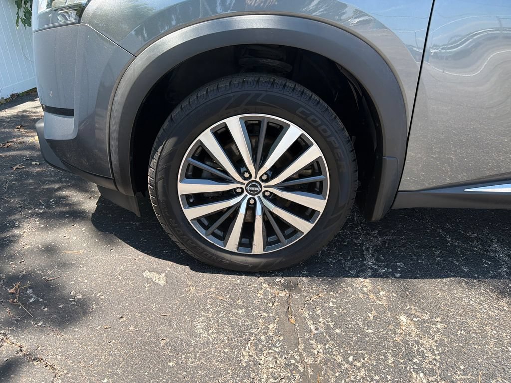 Used 2022 Nissan Pathfinder Platinum w/ Cargo Package FWD image 30