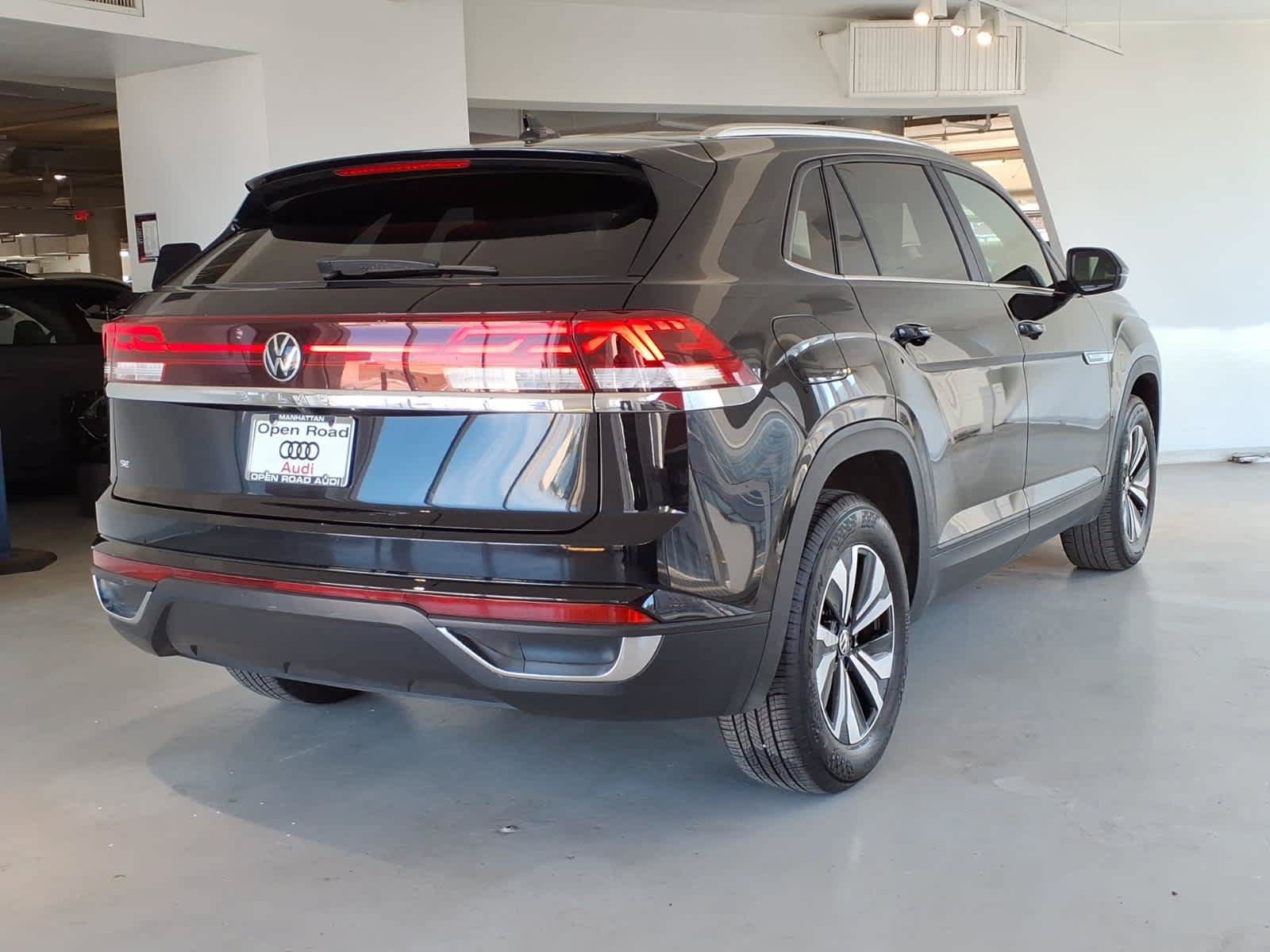 Used 2024 Volkswagen Atlas Cross Sport SE FWD image 4