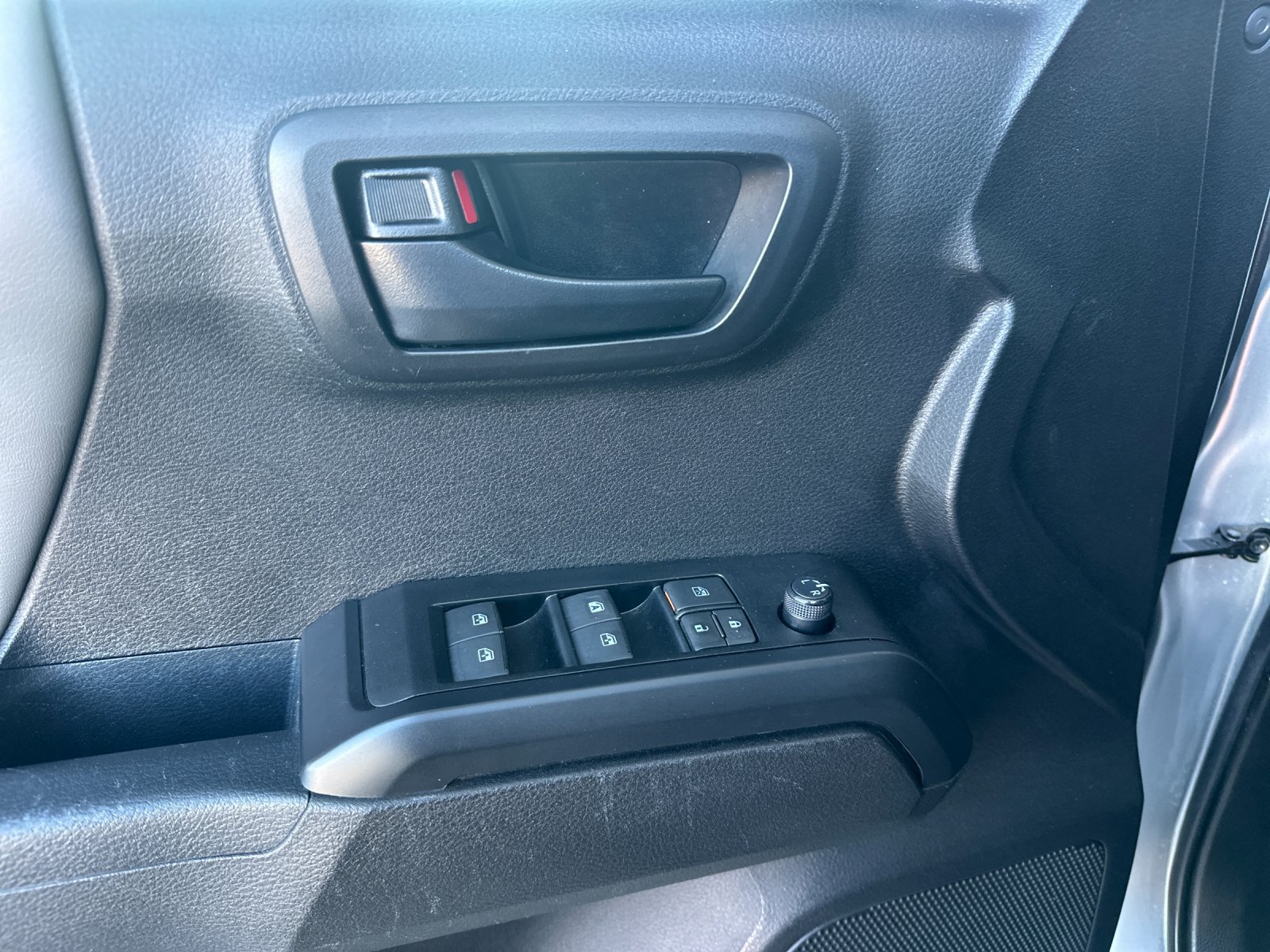 Used 2023 Toyota Tacoma SR w/ SR Convenience Package RWD image 10