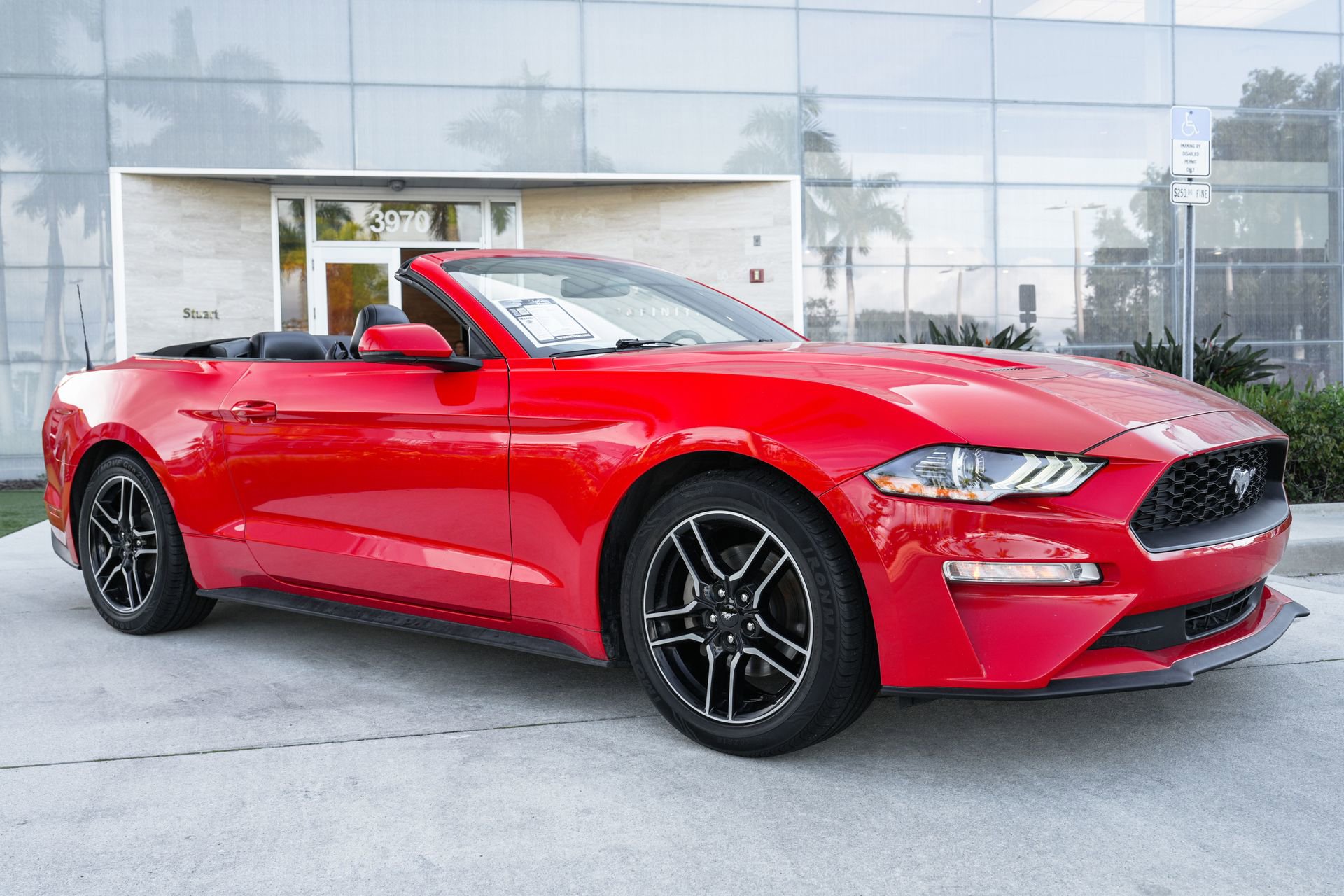 Used 2020 Ford Mustang Premium image 4