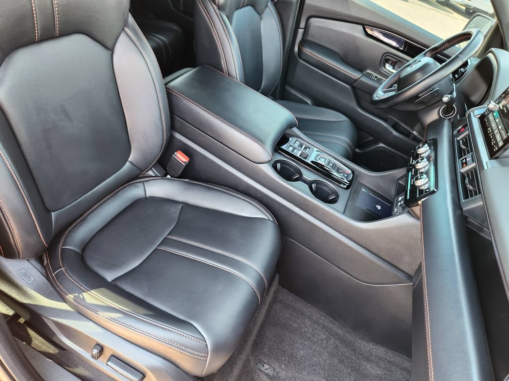 Used 2023 Honda Pilot TrailSport image 11
