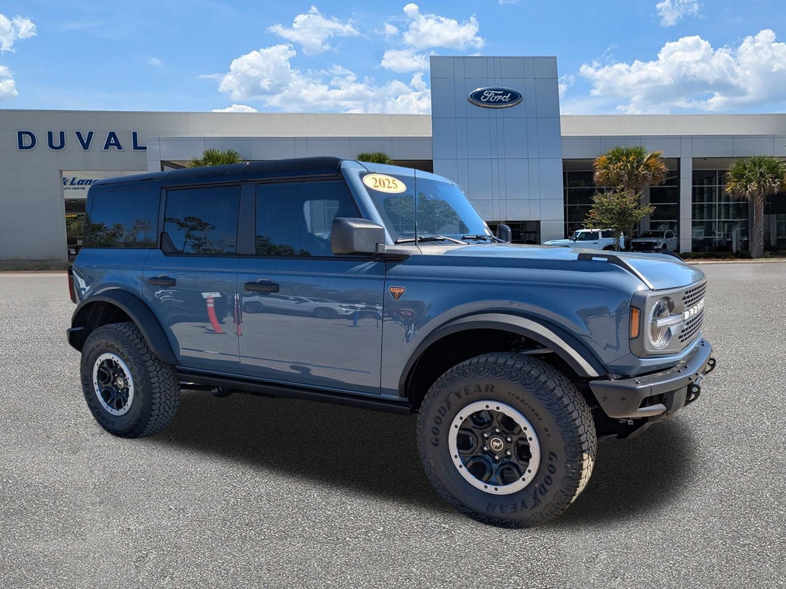 New 2025 Ford Bronco Badlands w/ Sasquatch Package AWD/4WD image 2