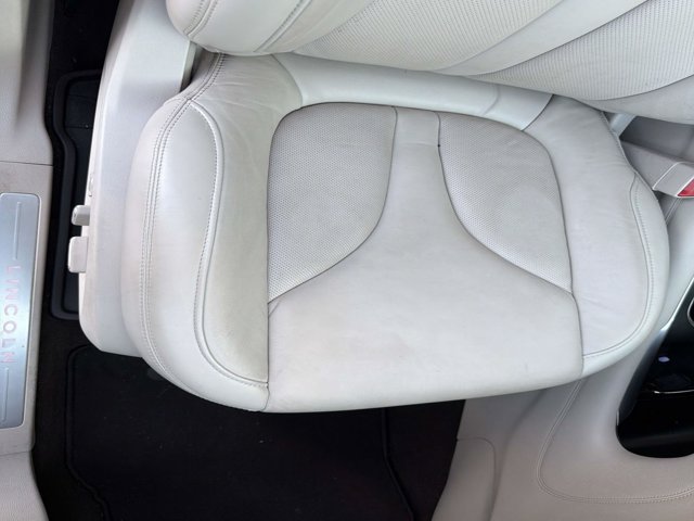 Used 2019 Lincoln MKC Select w/ Select Plus Package FWD image 18