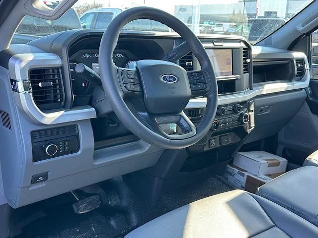 New 2025 Ford F550 4x4 Regular Cab Super Duty image 9