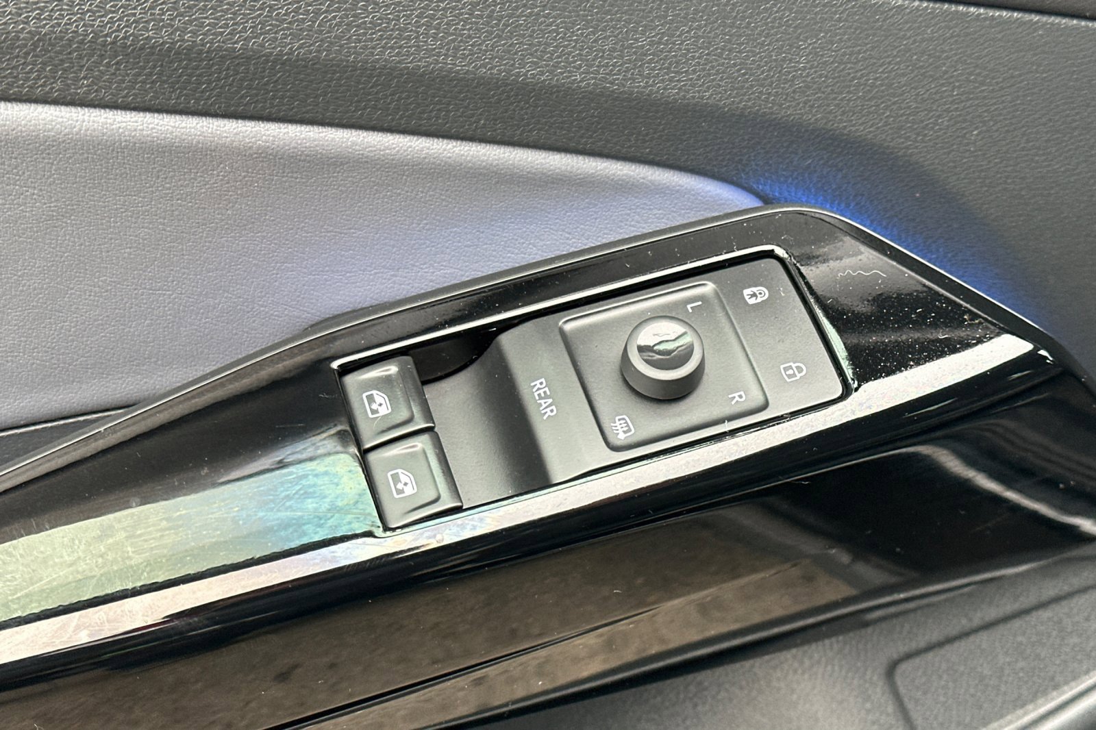 Used 2021 Volkswagen ID.4 Pro w/ ID.4 Protection Package image 11