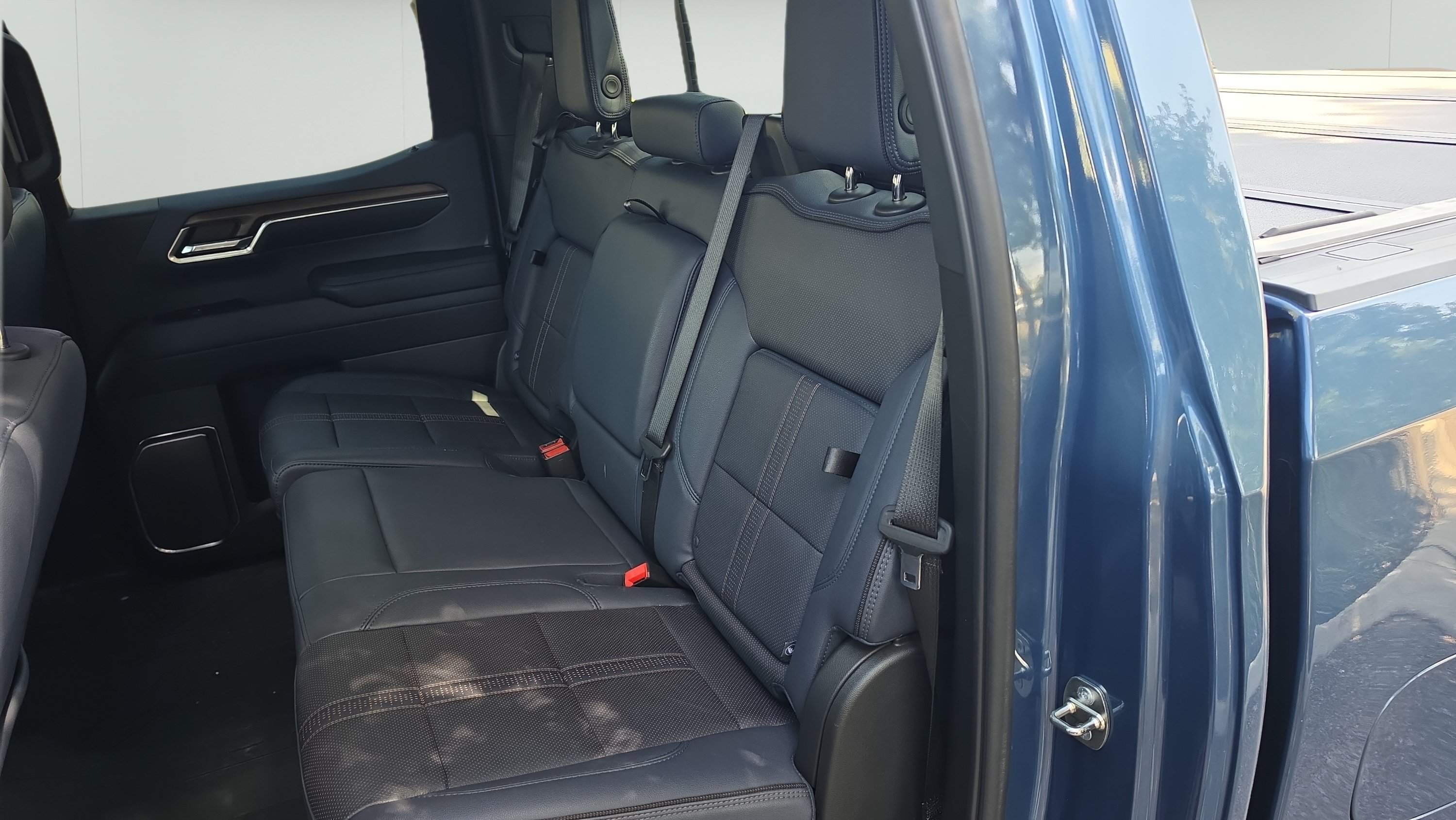 Used 2024 Chevrolet Silverado 1500 High Country AWD/4WD image 21