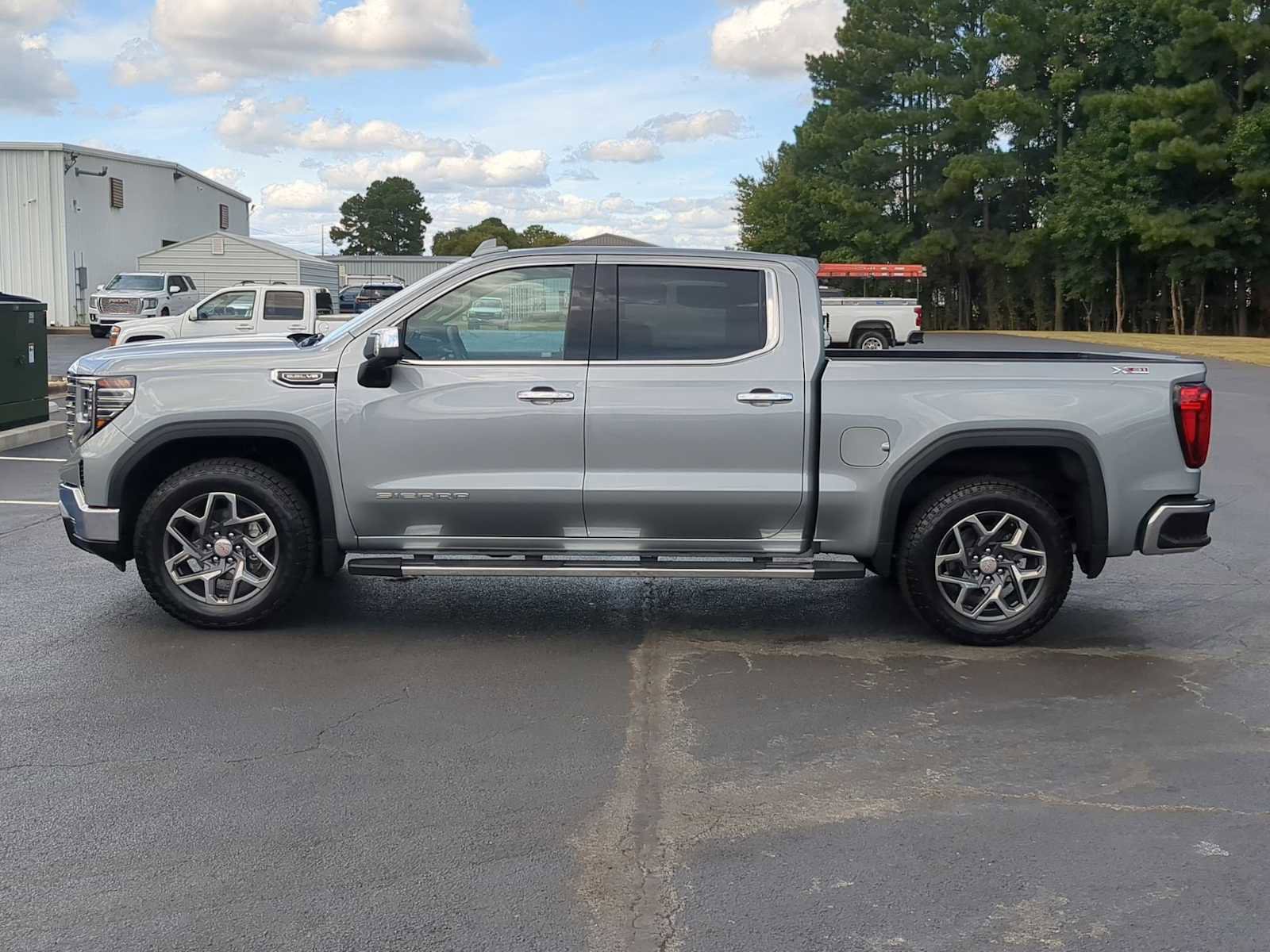 Used 2025 GMC Sierra 1500 SLT w/ SLT Premium Package image 5