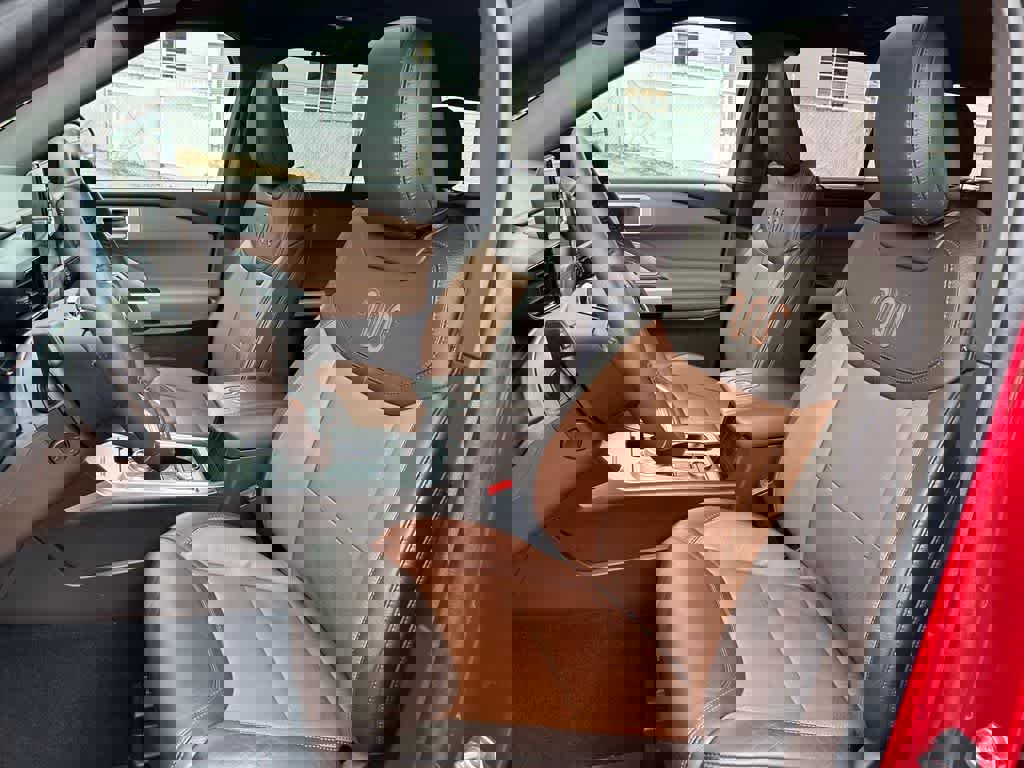 Used 2024 Ford Explorer King Ranch w/ Technology Package AWD/4WD image 11