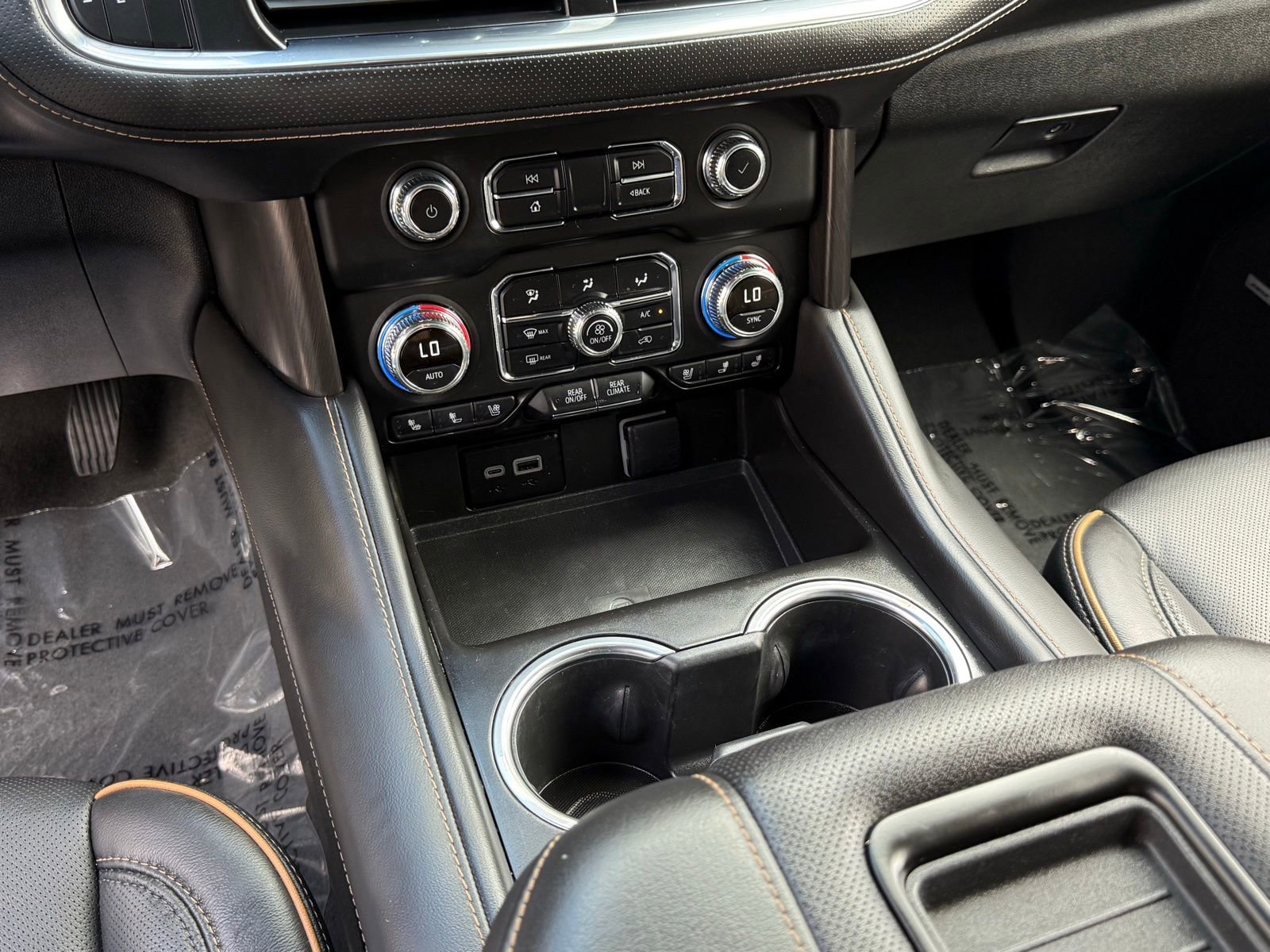 Used 2024 GMC Yukon AT4 w/ AT4 Premium Package AWD/4WD image 27