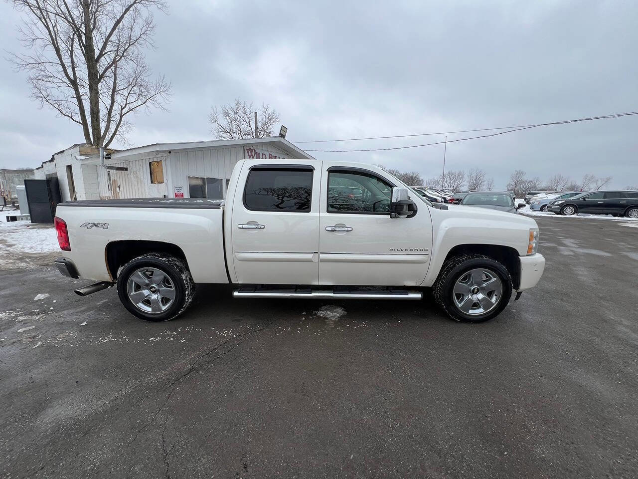 Used 2011 Chevrolet Silverado 1500 LTZ w/ LTZ White Diamond Edition AWD/4WD image 5