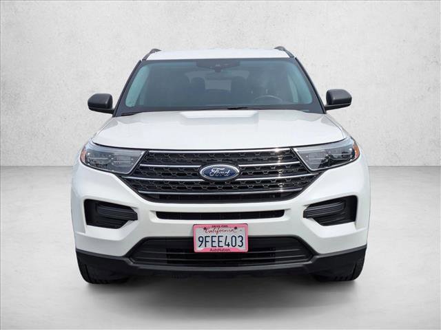 Used 2022 Ford Explorer XLT image 2